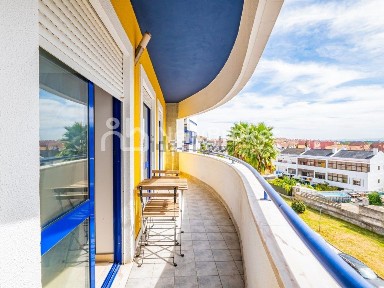 Apartamento T2 à venda na Avenida Fernando Namora, 3