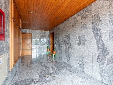 Apartamento T3 à venda na Rua Mestre Guilherme Pereira da Silva