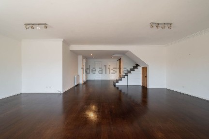 Arrendamento de duplex na Rua do Salitre