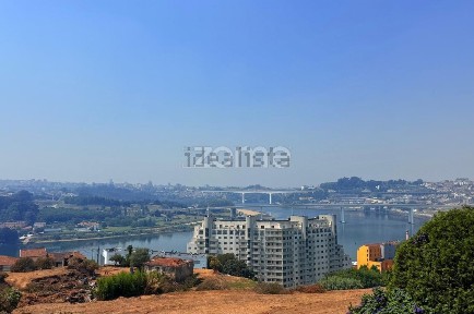 Apartamento T3 à venda na Rua Doutor Joaquim Manuel Costa, 1419