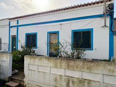 Moradia geminada à venda na Rua da Liberdade