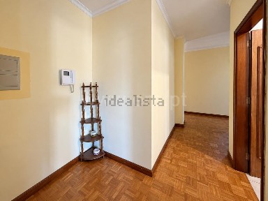Apartamento T3 à venda na Rua Santos Vidago