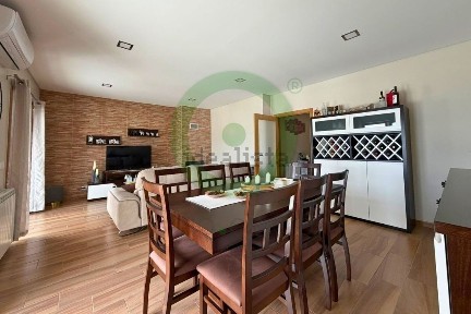 Apartamento T3 à venda em Santa Maria Maior