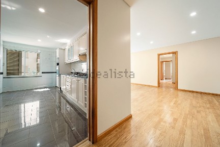 Apartamento T3 à venda na Rua Tenente Coronel Sarmento, 9