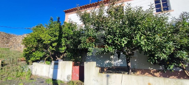 Moradia independente à venda no Largo da Fonte