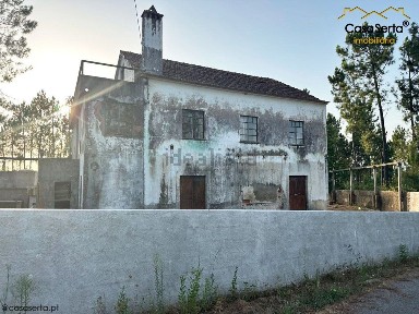 Casa de aldeia à venda no Santo Abril s/n