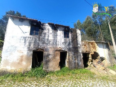 Casa de aldeia à venda na Vilar da Carga