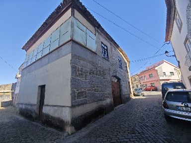 Casa de aldeia à venda na Rua do Forno