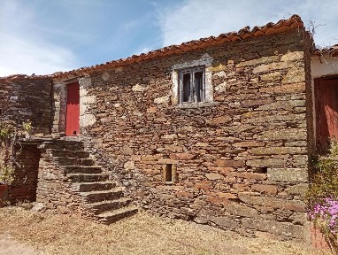 Moradia independente à venda em Santo André das Tojeiras