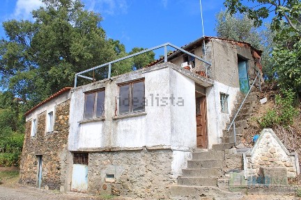 Casa de aldeia à venda na Rua Principal