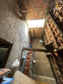 Moradia geminada à venda na Rua Direita