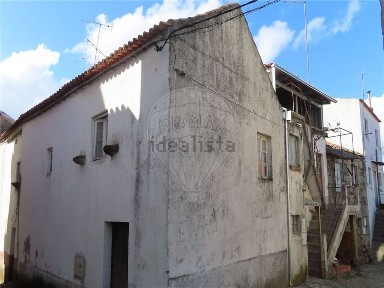 Moradia independente à venda no Beco da Ribeira