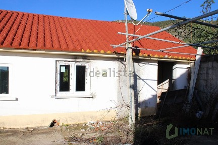 Moradia independente à venda em Cova da Azenha