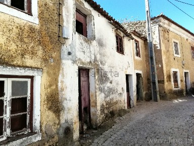 Moradia independente à venda em Cebolais de Cima e Retaxo