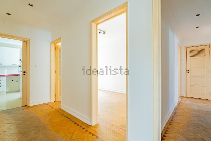 Arrendamento de apartamento T3 na Rua Doutor Mascarenhas de Melo