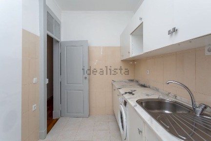 Arrendamento de apartamento T7 na Rua do Desterro