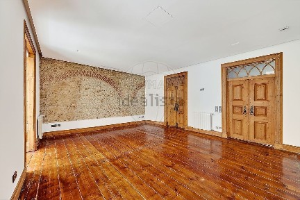 Arrendamento de apartamento T5 na Rua de São Bento