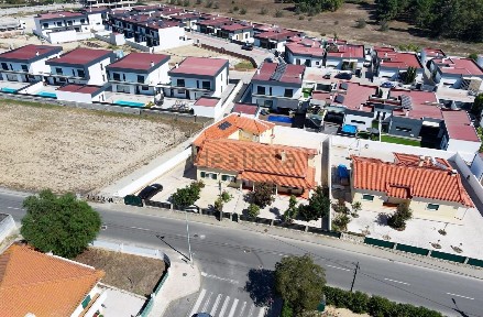 Moradia independente à venda na Estrada das Vagonetas, 72