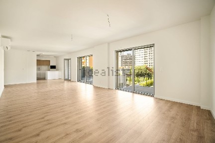 Apartamento T3 à venda na Estrada da Torre