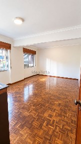 Apartamento T2 à venda na Rua 17 de Setembro
