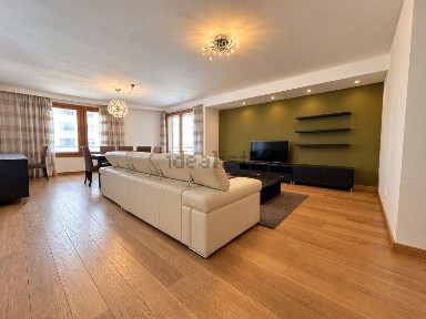 Apartamento T4 à venda na Avenida Diogo Cão