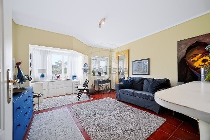 Apartamento T1 à venda na Avenida Infante Dom Henrique