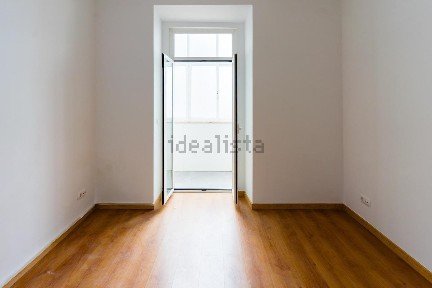 Apartamento T2 à venda na Rua Poeta Mílton