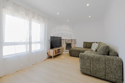 Apartamento T2 à venda na Rua António Manuel Lains