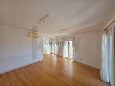 Apartamento T2 à venda na Rua Professor Branco Rodrigues, 2