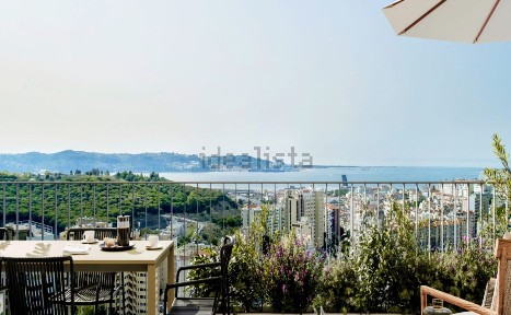 Apartamento T4 à venda na Amadeu de Sousa Cardoso, 3