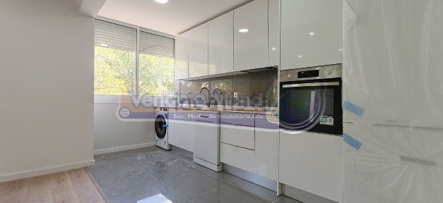 Apartamento T2 à venda no Centro da Amadora
