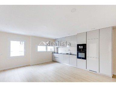 Apartamento T2 à venda na Rua Capitão Silva Mendes