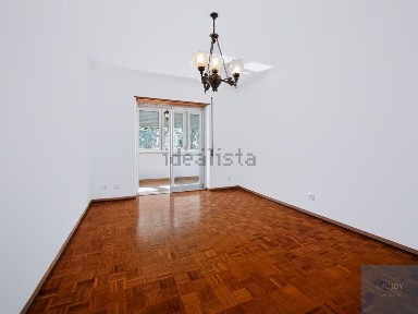 Apartamento T2 à venda na Rua João Chagas, 145
