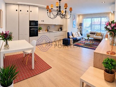 Arrendamento de apartamento T2 na Rua Martim de Freitas s/n