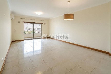Apartamento T2 à venda na Rua das Avelãs