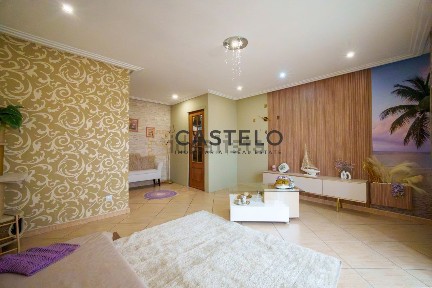 Apartamento T2 à venda na Urbanização Turolhão