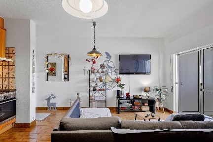 Apartamento T1 à venda na Rua de Marachique