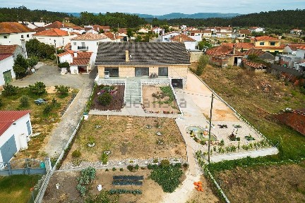 Moradia independente à venda em Almagreira