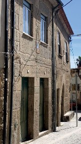 Moradia em banda à venda na Rua Direita