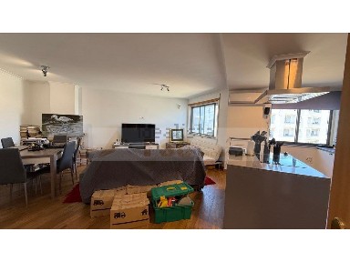 Apartamento T2 à venda na Praça Pedro Nunes