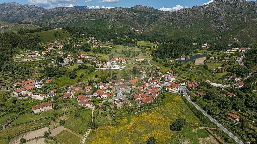 Moradia independente à venda em Covide (São Mamede)