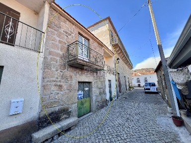 Moradia em banda à venda na Rua da Fábrica