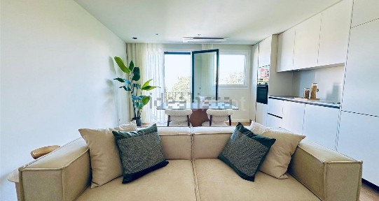 Apartamento T2 à venda na Rua Latino Coelho, 252