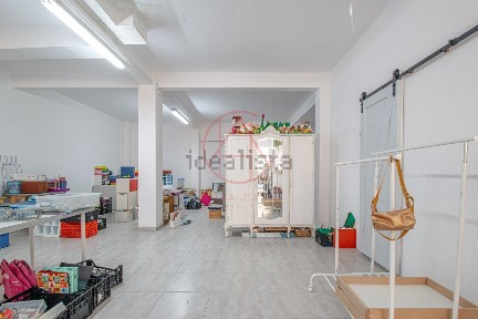 Espaço comercial à venda em Ramada e Caneças