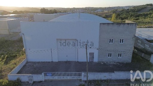 Armazém à venda em Miragaia e Marteleira