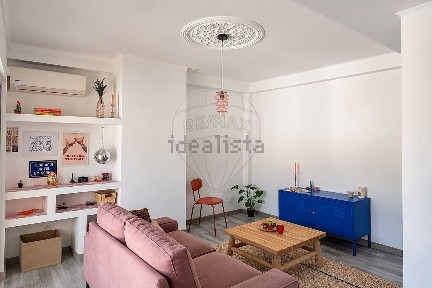 Apartamento T2 à venda na Rua Manuel Alçada Padez