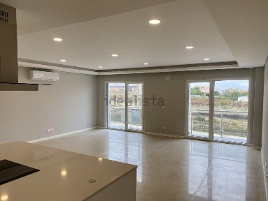 Arrendamento de apartamento T3 na Rua Amália Rodrigues