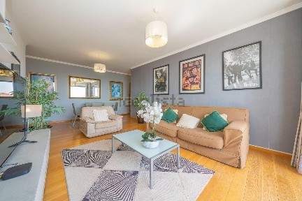 Apartamento T2 à venda na Rua 5 de Outubro