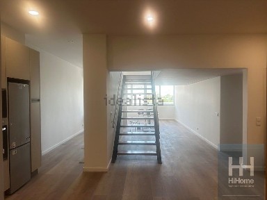 Arrendamento de apartamento T3 na Rua Luís Cristino da Silva, 248