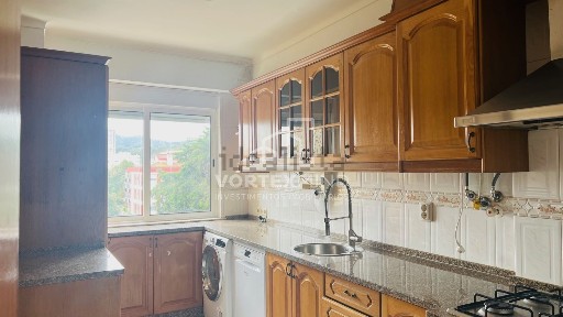 Arrendamento de apartamento T3 na Rua Manuel de Arriaga, 21